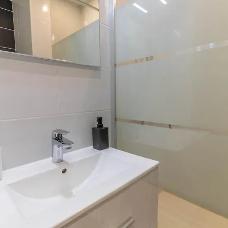 Apartament Gio - 4 Personnes, Clim, Piscine, Terrasse *